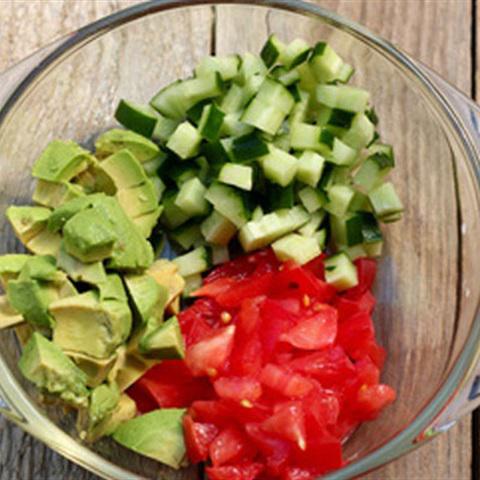 Cách làm salad bơ cá hồi