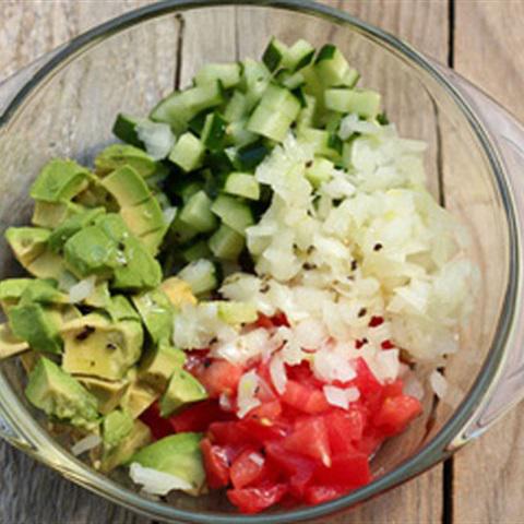 Cách làm salad bơ cá hồi