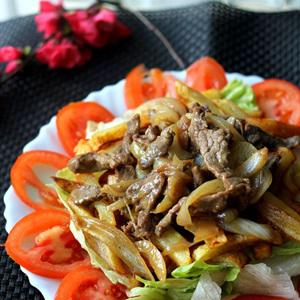 Cách làm salad bò khoai tây chiên