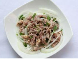 Salad bò tái chanh