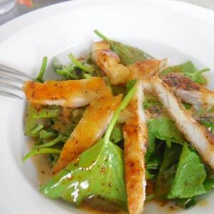 Cách làm salad cá basa xông khói trà tươi