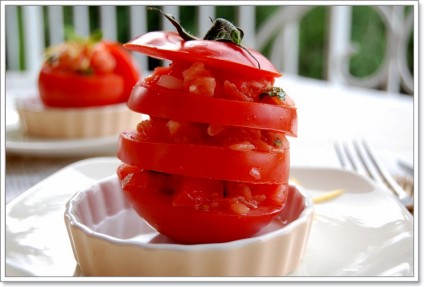 Salad cà chua trộn cá hồi xông khói