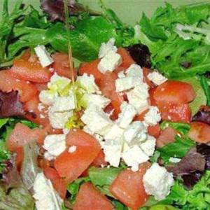 Cách làm salad cà chua với feta