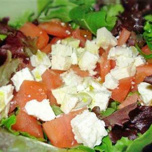 Cách làm salad cà chua với feta