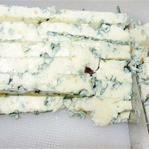 Cách làm salad cà chua với thịt bò khô