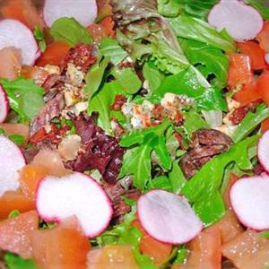 Cách làm salad cà chua với thịt bò khô