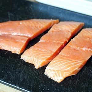 Cách làm salad cá hồi sốt cam