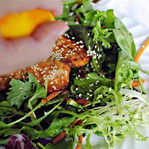 Cách làm salad cá hồi sốt cam