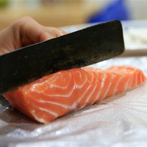 Cách làm salad cá hồi trộn chua ngọt