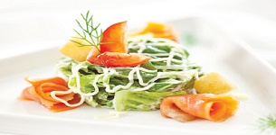 Salad cá hồi xông khói