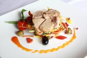 Salad cá hộp ngũ sắc