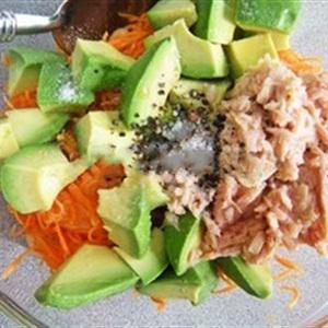 Cách làm salad cá ngừ bơ cà rốt