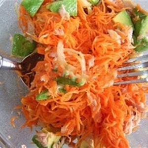 Cách làm salad cá ngừ bơ cà rốt