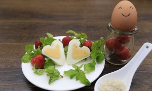 Salad cá ngừ từ đồ hộp nhẹ nhàng, thanh mát ăn hoài không chán
