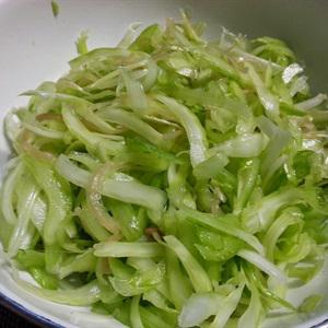 Cách làm salad cần tây trộn thịt bò