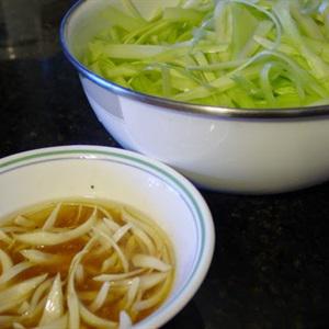 Cách làm salad cần tây trộn thịt bò