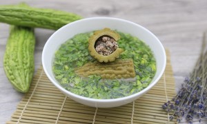 Salad cần tây và hạt óc chó giúp bạn giảm cân