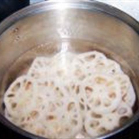 Cách làm salad củ sen hồng