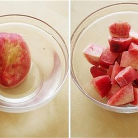 Cách làm salad đào với hạt hồ đào
