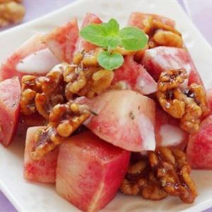 Cách làm salad đào với hạt hồ đào