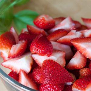 Cách làm salad dâu