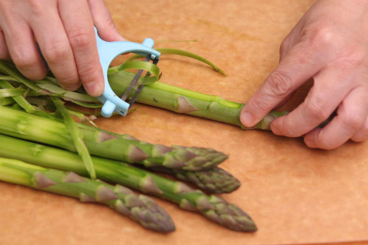 Salad đậu bắp thịt gà áp chảo bổ dưỡng