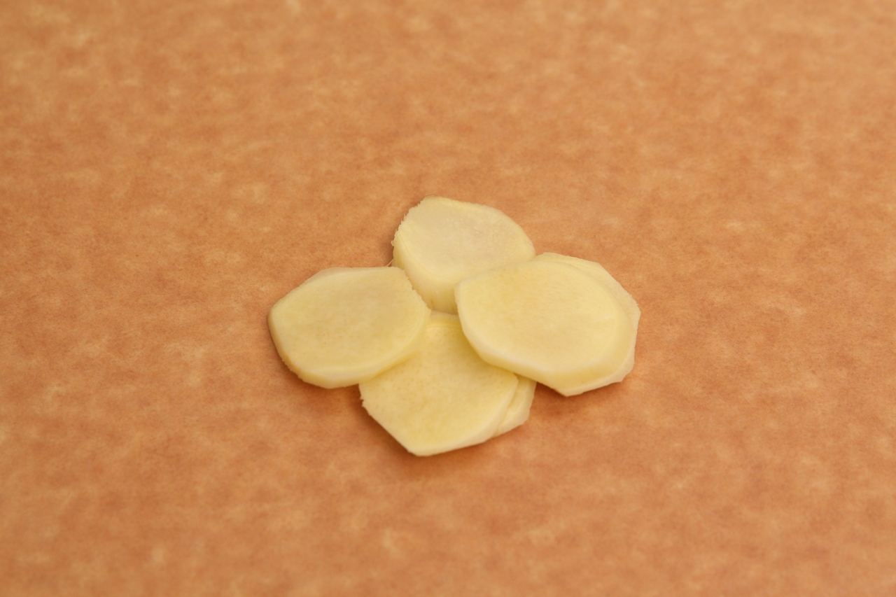 Salad đậu bắp thịt gà áp chảo bổ dưỡng