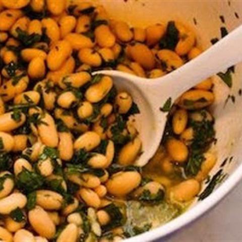 Cách làm salad đậu que hạt với lá bạc hà