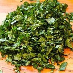 Cách làm salad đậu que hạt với lá bạc hà