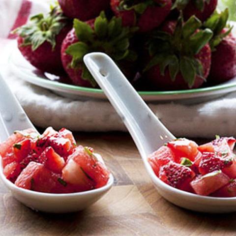 Cách làm salad dưa hấu dâu tây