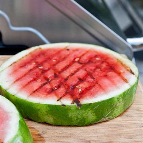 Cách làm salad dưa hấu nướng