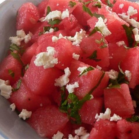 Cách làm salad dưa hấu trộn