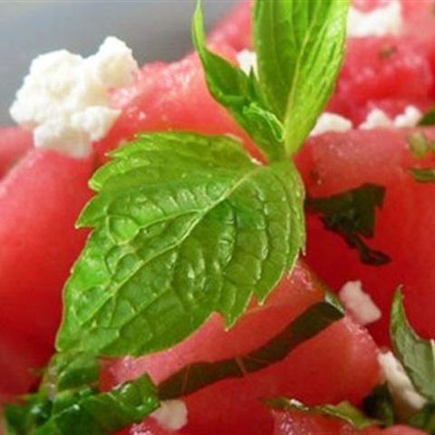 Cách làm salad dưa hấu trộn