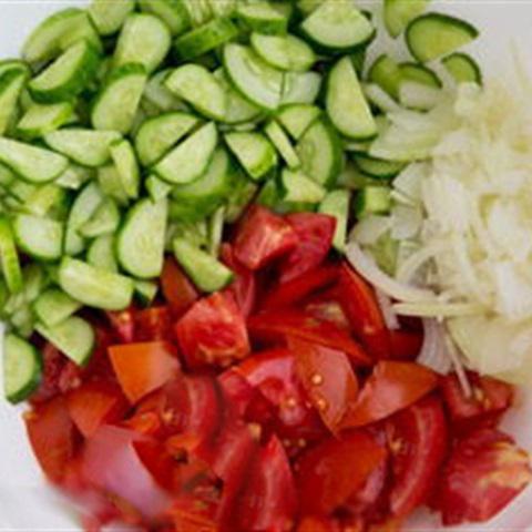 Cách làm salad dưa leo cà chua