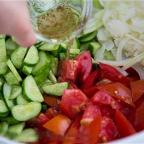 Cách làm salad dưa leo cà chua