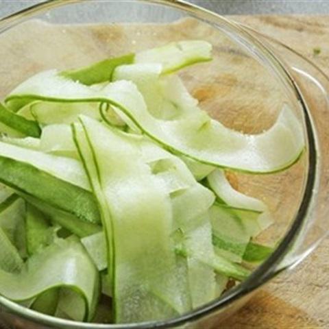 Cách làm salad dưa leo cần tây