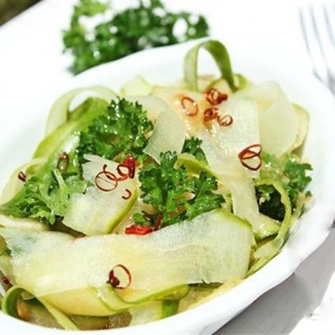 Cách làm salad dưa leo cần tây
