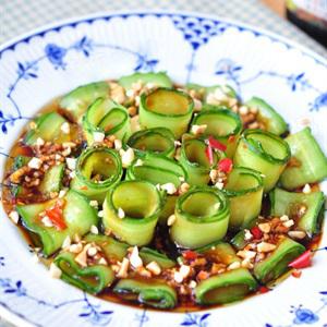 Cách làm salad dưa leo đậu phộng