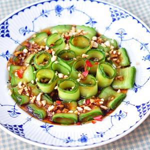 Cách làm salad dưa leo đậu phộng