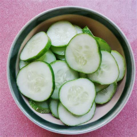 Cách làm salad dưa leo kiểu Thái