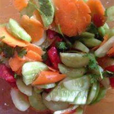 Cách làm salad dưa leo trộn cà chua