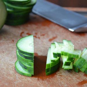 Cách làm salad dưa leo trộn thịt gà