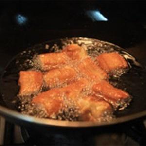 Cách làm salad dứa tôm quẩy