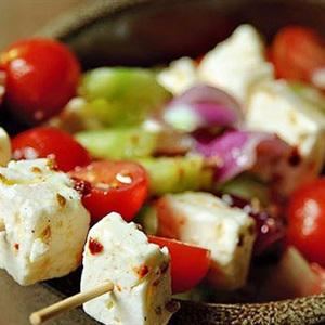 Cách làm salad Feta Kabobs xiên que