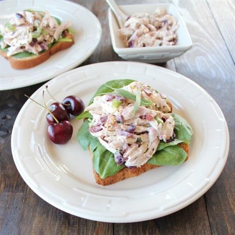 Cách làm salad gà kẹp sanwich