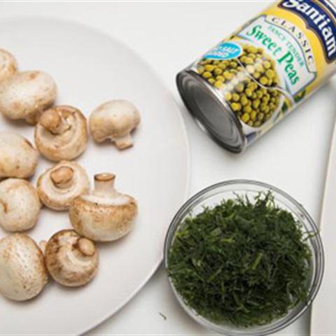 Cách làm salad gà nấm đậu Hà Lan