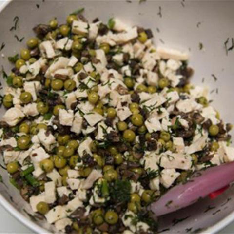 Cách làm salad gà nấm đậu Hà Lan