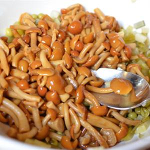 Cách làm salad gà nấm