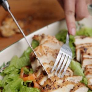 Cách làm salad gà nướng