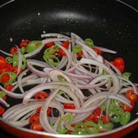 Cách làm salad gà trộn cay